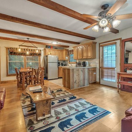 Treehouse Between Gatlinburg And Pigeon Forge. Pet Friendly! Exterior photo